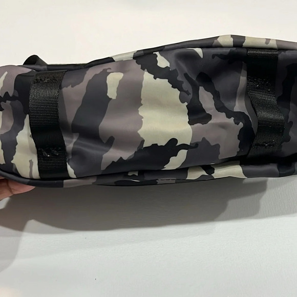 Guess men’s waist pack - Camo - Picture 4 of 8